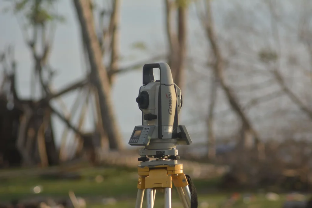 Implantation de chantier réalisée par un géomètre-topographe